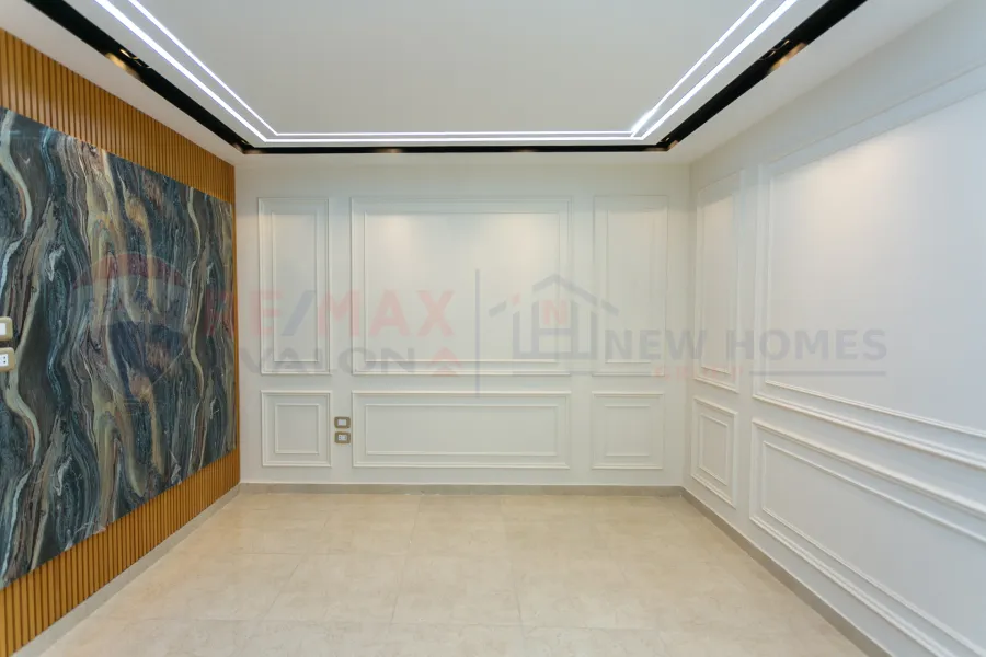 شقة للبيع 280 م جليم (ش ابو قير مباشرة)