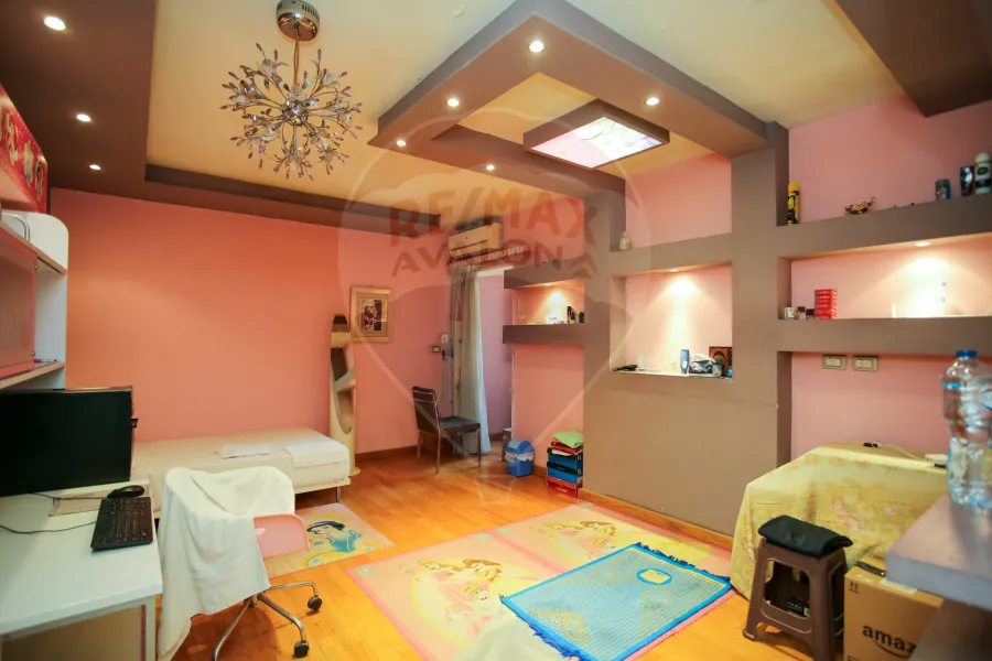 شقة للبيع 210 م كفر عبده (متفرع من ش ابراهيم راجي)