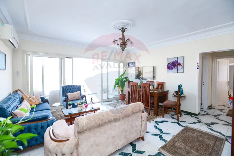 شالية للبيع 135 م  المعمورة الشاطئ (خطوات من البحر)