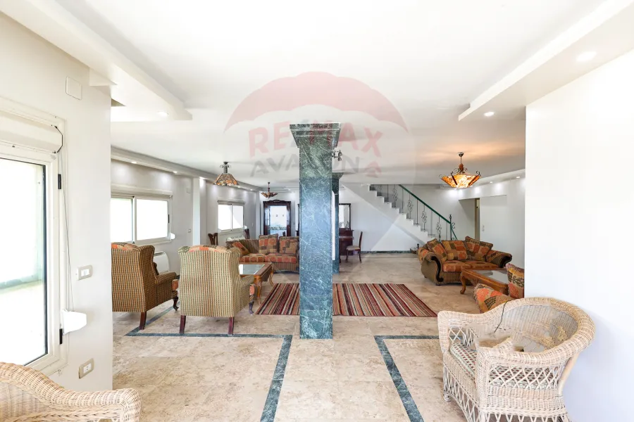 شقة دوبليكس للبيع 260 م المندرة (علي البحر مباشرة)