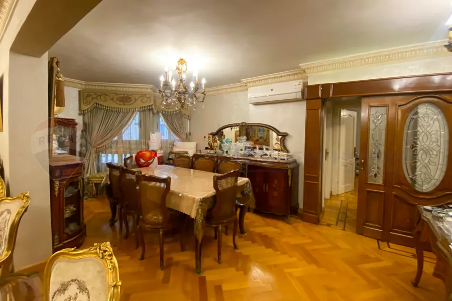 شقة للبيع 150 م ستانلي (خطوات من الترام)