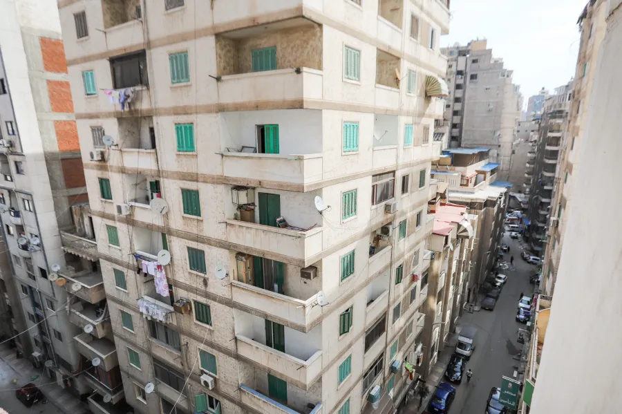 شقة للبيع 148م العصافرة بحرى (ش أحمد تيسير خطوات من البحر)