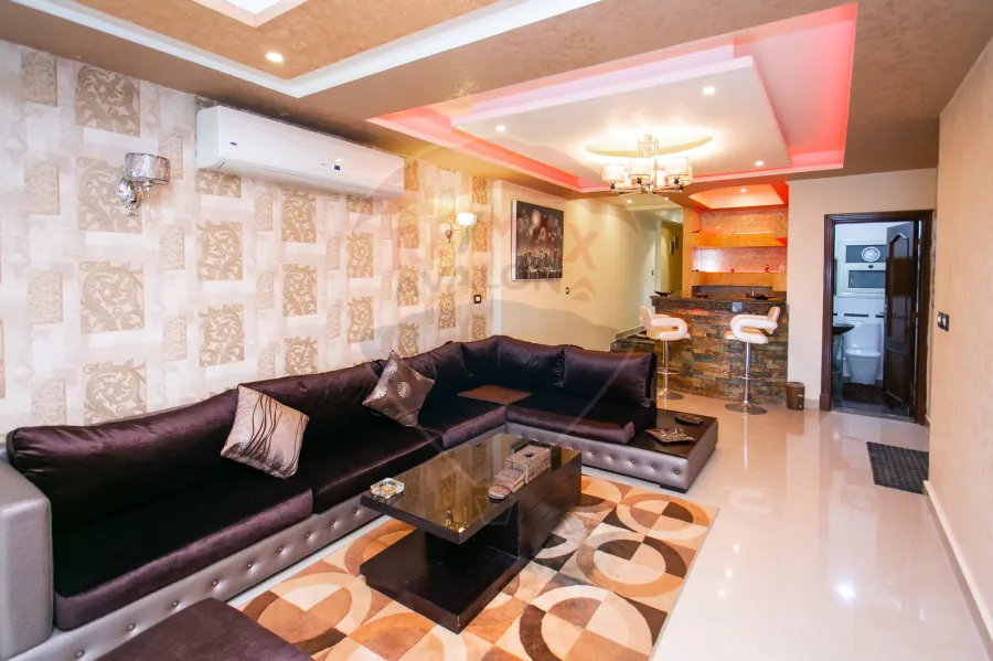 شقه للبيع 520 م سيدي بشر(ش محمد نجيب - على البحر مباشرة)