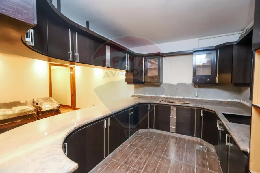 شقة للبيع 315م كفر عبده (ش أمير البحار)