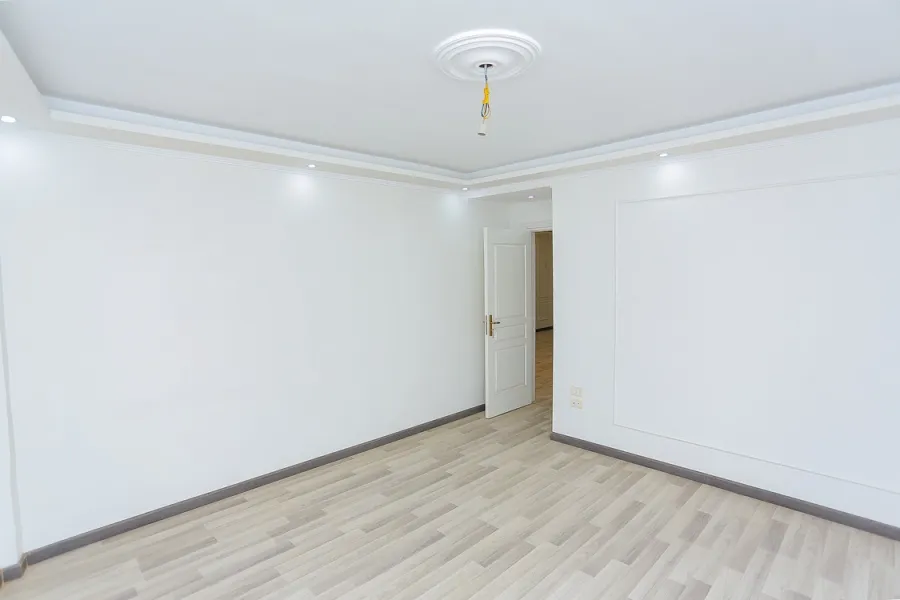 شقة للبيع 185م الازاريطة (خطوات من الترام)