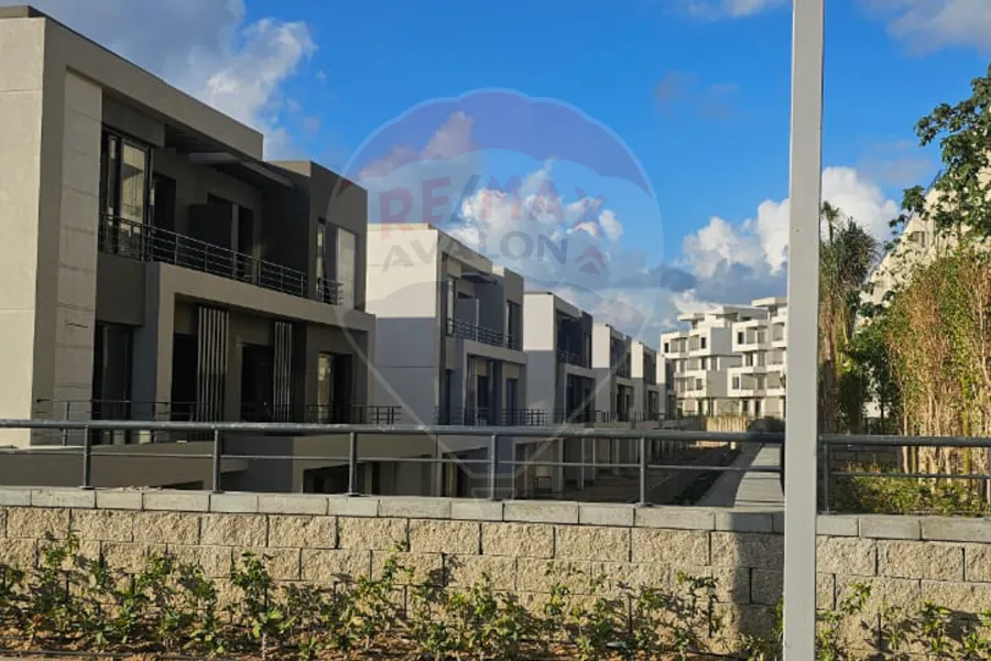 فيلا ستاند الون للبيع 468 م (بالم هيلز)