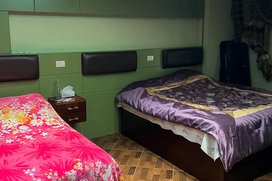 شقة للبيع 250 م سموحة (توت عنخ امون - ابراج كيروسيز)