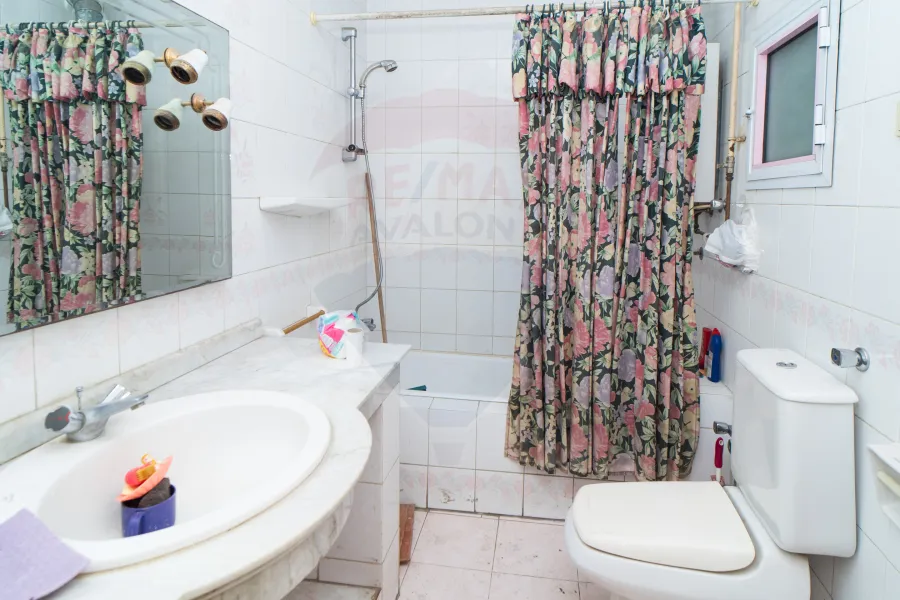 Apartment for sale 200 m Gleem (Adly Yakan St. - next to Faculty of Fine Arts)