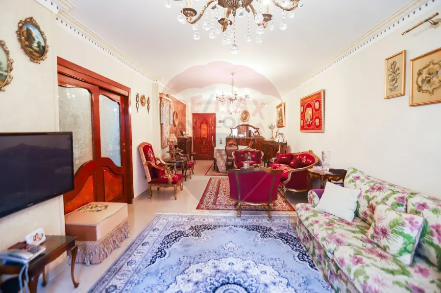 شقة للبيع 120 م ميامى ( ش عبد الوهاب متفرع من خليل حماده )