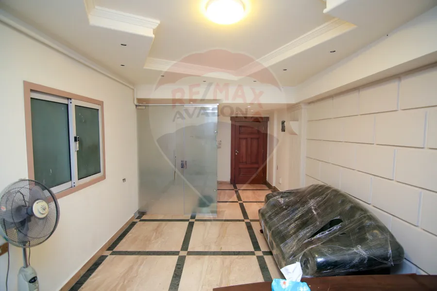 شقه إداري للايجار 85 م سيدي جابر ( خلف محطة سيدي جابر