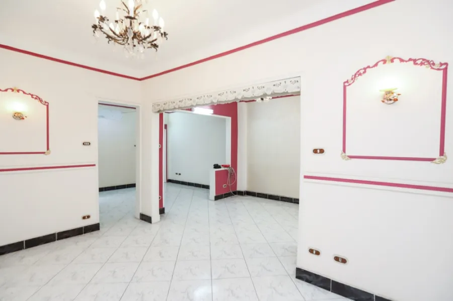 شقة للبيع 100م صافى - كليوباترا - خطوات من البحر