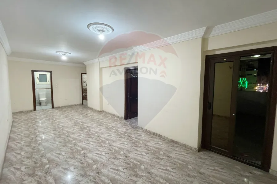 شقة للايجار 125 م العصافرة (ش جمال عبد الناصر مباشرة)