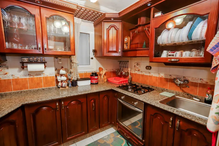 شقة للبيع 160م كفرعبده -خطوات من ش أبوقير