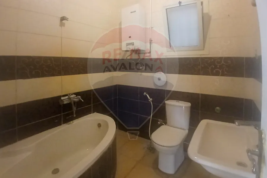 شقة للبيع 170 م لوران (خطوات من ش الاقبال)