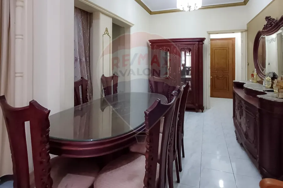 Furnished apartment for rent 130 m Gleem (steps from the sea)