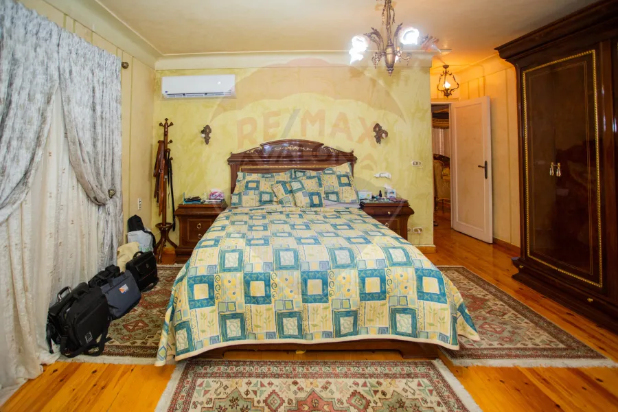 Apartment for sale 300 m sidi gaber (El-Mosheer Ahmed Ismail st)