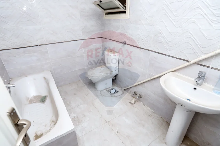 شقة للبيع 255 م جليم ( شارع ابو قير الرئيسي )