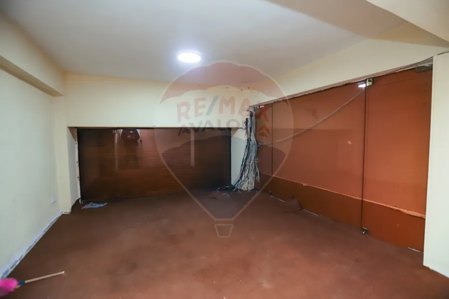 محل للبيع 430 م محطه الرمل (متفرع من ش صفية زغلول)