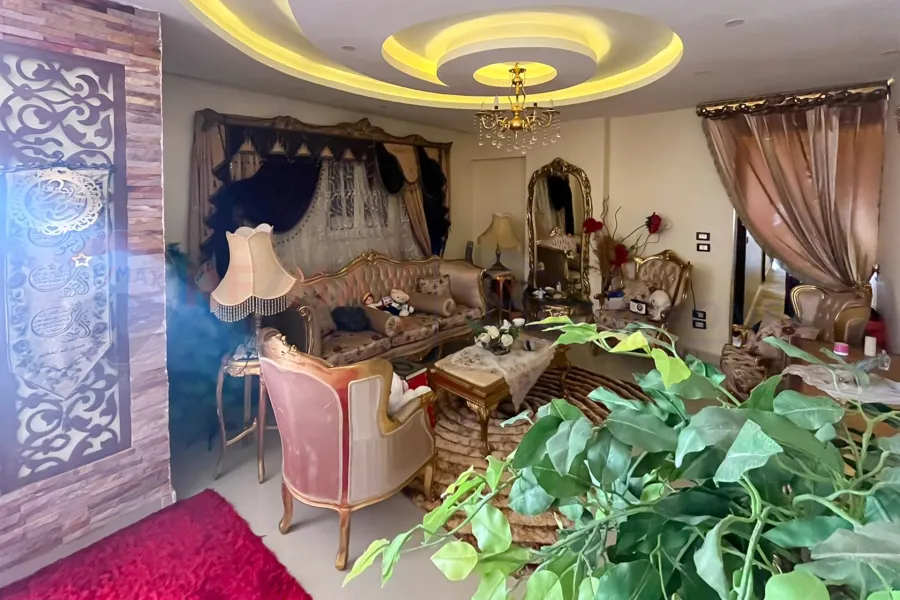 شقة للبيع 150 م صافي  كامب شيزار (ش عبد المنعم سند)