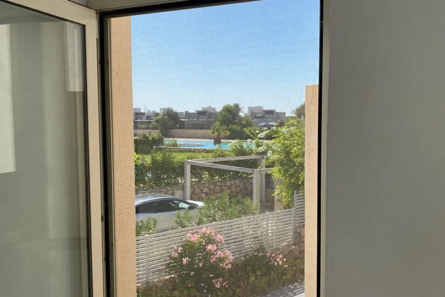 فيلا ستاند ألون كورنر (هاسيندا باي - سيدي عبد الرحمن) 1400 م + 1000 م جاردن - صف تاني بحر - 44,000,000 ج