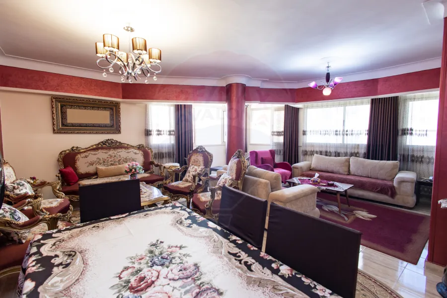 شقة للبيع 140 م ميامي (ش جمال عبد الناصر مباشره)