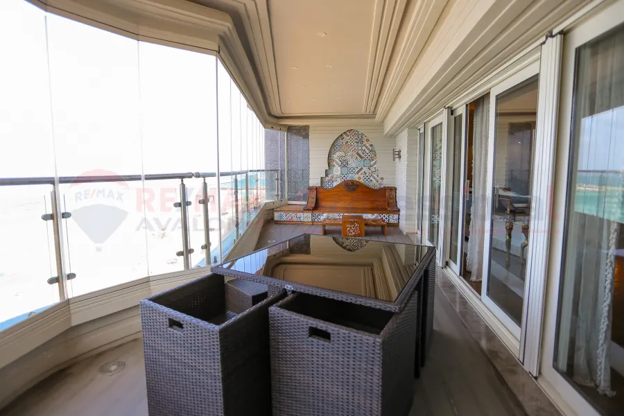 Apartment for sale 600 m San Stefano (Al-Nahhas Building - directly on the sea)