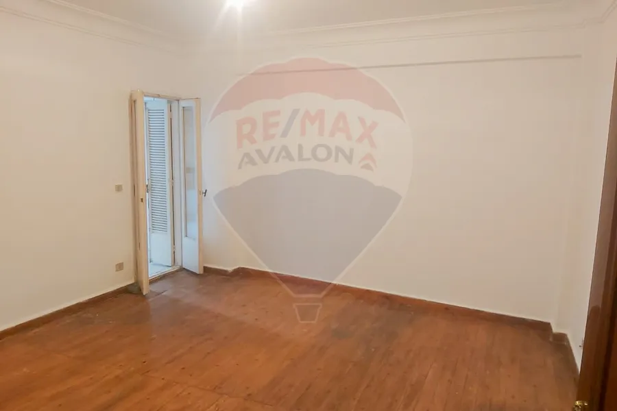 شقة للبيع 220 م بولكلي (ش ابو قير)