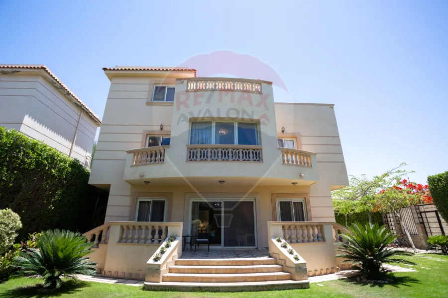 Villa for sale 425 m King Mariout (Lakeside Compound)
