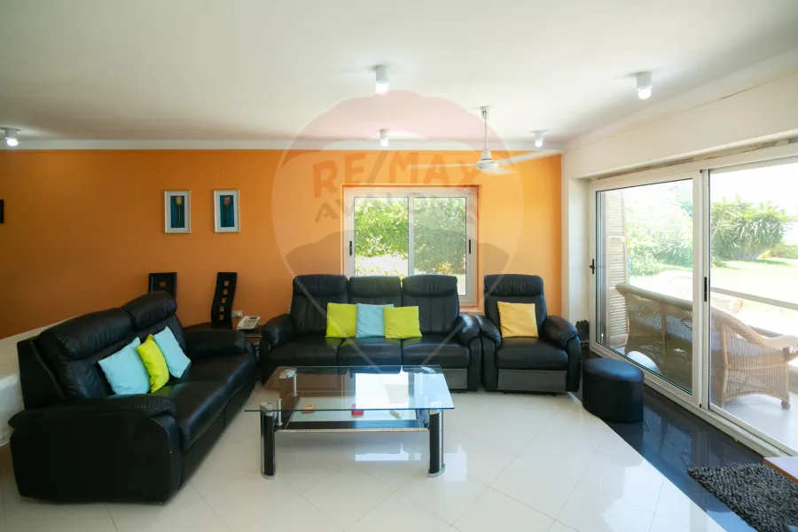 فيلا للبيع الساحل (مارينا 6)