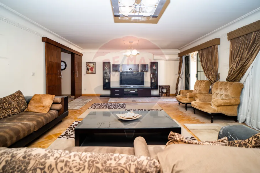 شقة للبيع 636م سموحة (ش البرت الاول - عمارات البارون)