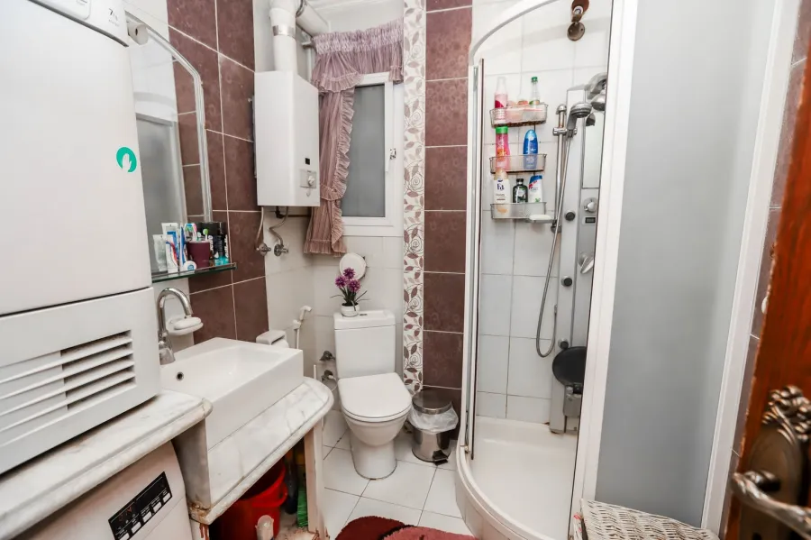 شقة للبيع 160م كفرعبده -خطوات من ش أبوقير