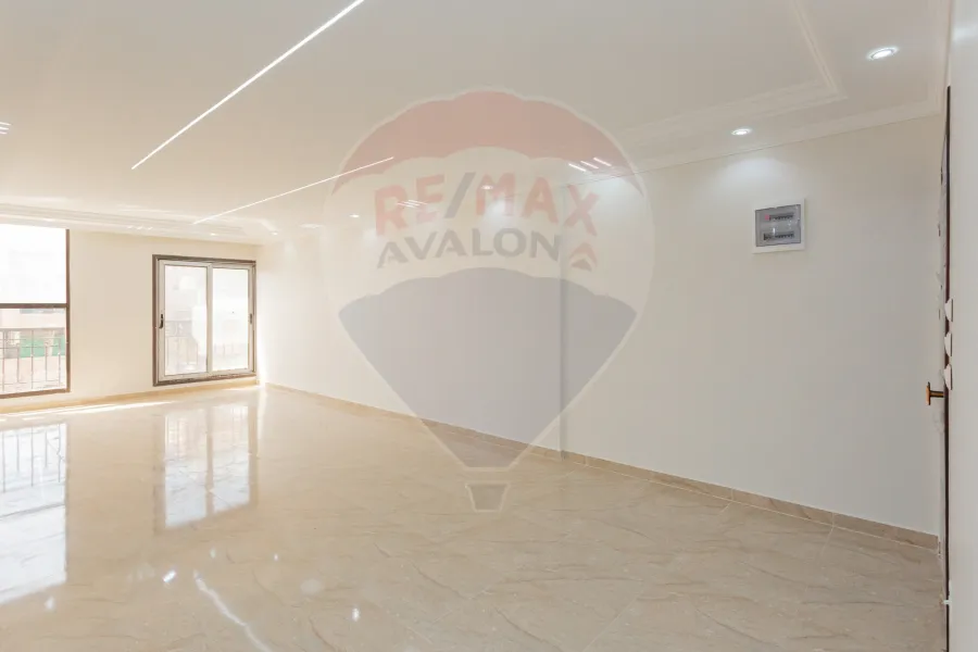 شقة للبيع 180 م سموحة (ش زكى رجب)