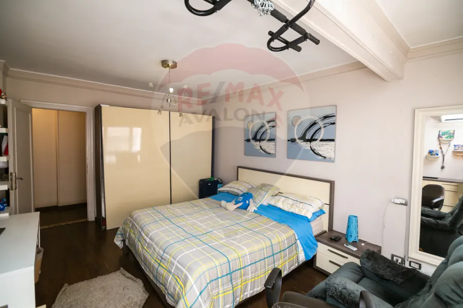 شقة للبيع 250 م ستانلى (ش رشدى باشا-خطوات من البحر)