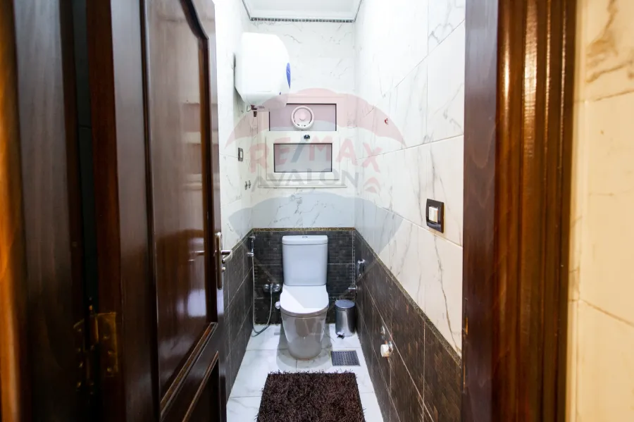 شقه للبيع 520 م سيدي بشر(ش محمد نجيب - على البحر مباشرة)