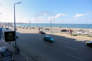 محل للإيجار 380 م كامب شيزار (على البحر مباشرة)