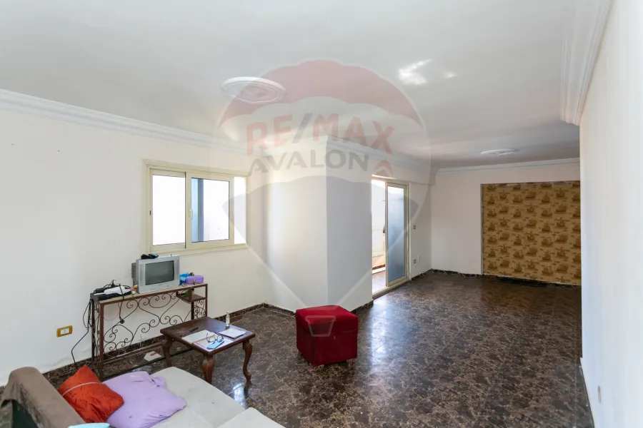 شقة للبيع 160 م المندرة ( ثاني عمارة من البحر )