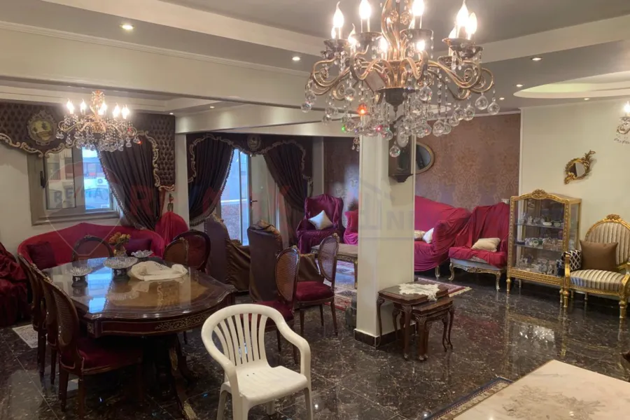 شقة للبيع 220 م الوزارة (ش أبو قير)