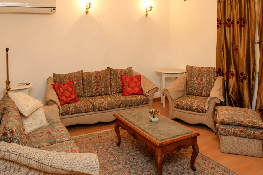 شقة مفروش للايجار 250م بسموحة (ش البرت الاول)