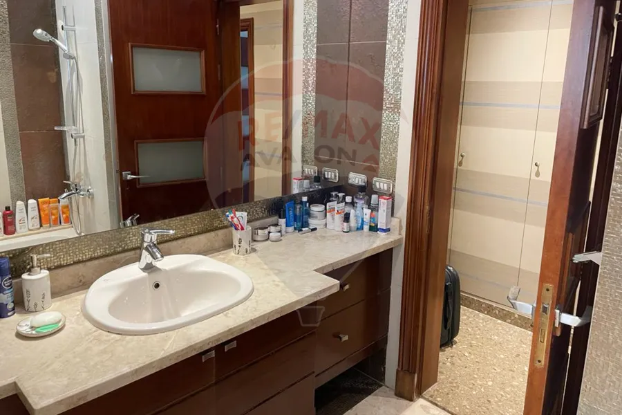 شقه للبيع 180 م كفر عبده (خطوات من ش أبو قير)