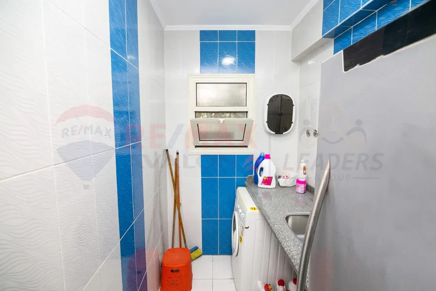 فيلا ستاند الون للبيع 1,100 م كينج مريوط ( خطوات من الهيلتون)