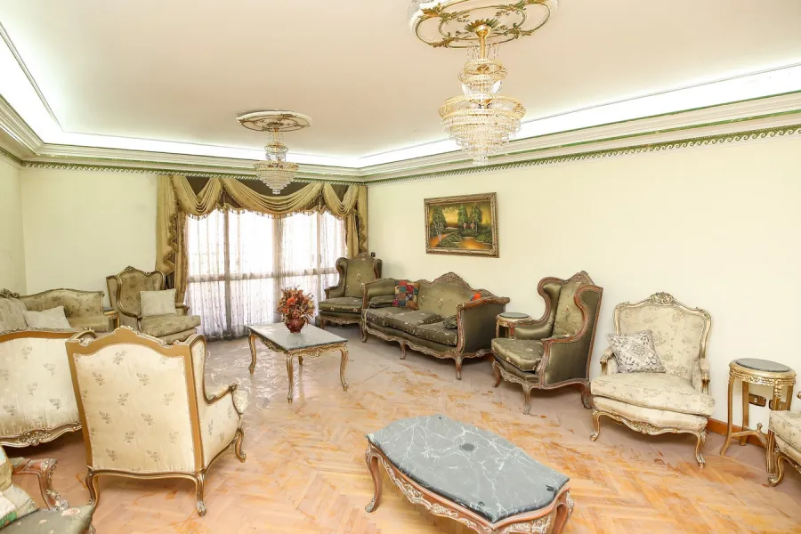 شقة للبيع 230م لوران (ش الأقبال)