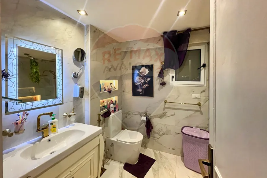 شقة للايجار المفروش127 م لوران (ش أبو قير)