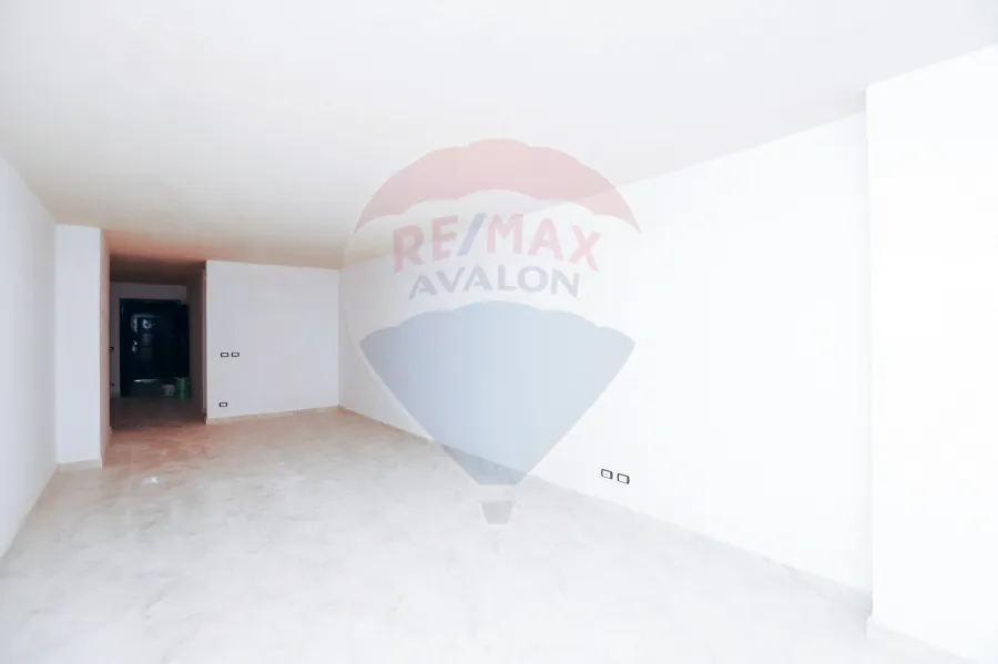 شقة للبيع 150 م المنتزة( ابراج الحلواني - رويال بلازا )