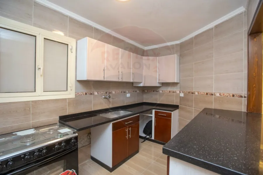 شقة للايجار 220 م كفر عبده (ش سانت جينى)