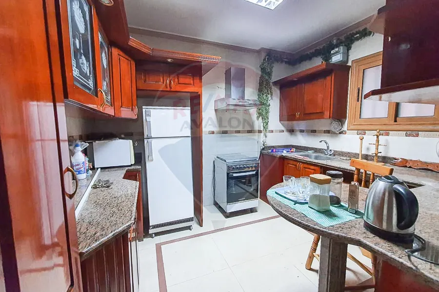 مكتب مفروش و مجهز بالكامل للإيجار 150م الحي اللاتيني (الفراعنة)