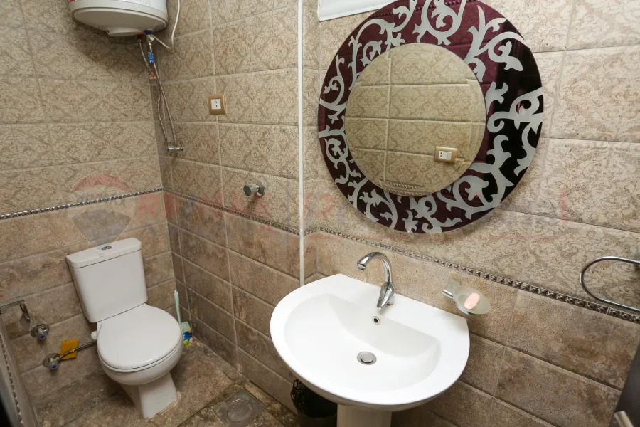 شقة للبيع  300 م لوران (ش الاقبال)- تصلح سكني او مكتب