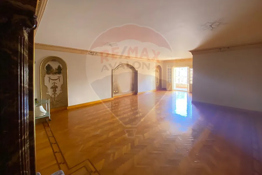 شقة للإيجار 230 م لوران (خطوات من ش شعراوي)