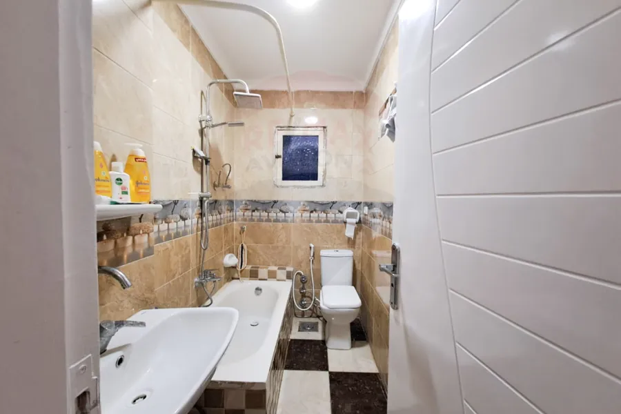 شقة للبيع 104 م جناكليس (ش عمر المختار)