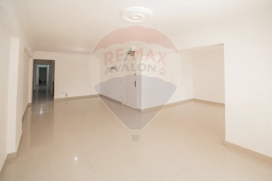 Apartment for sale 200 m Ibrahimia (second number from the sea)