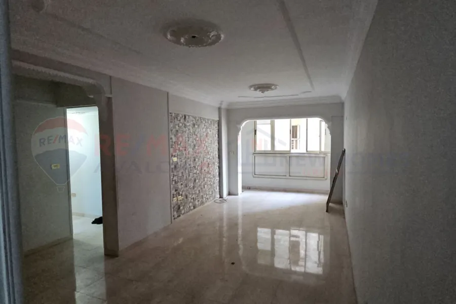 شقة للبيع 134 م محرم بك (كمباوند محرم باشا)